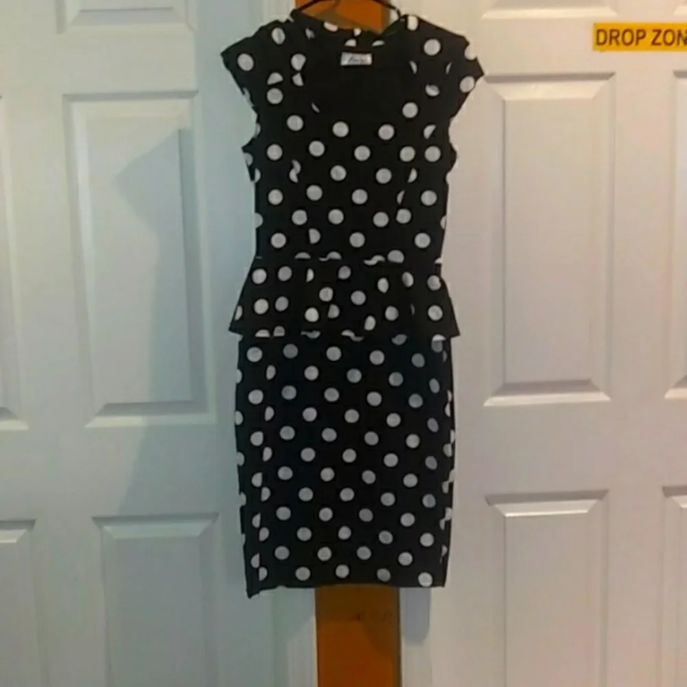 Dress - Picture 1 of 2